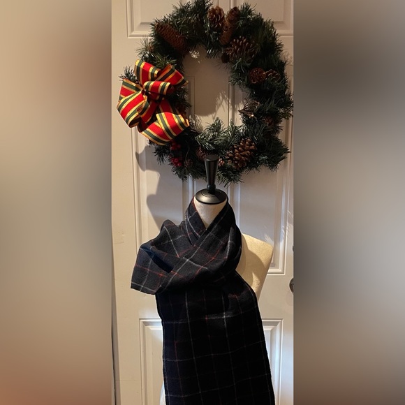 Burberry 100% cashmere scarf